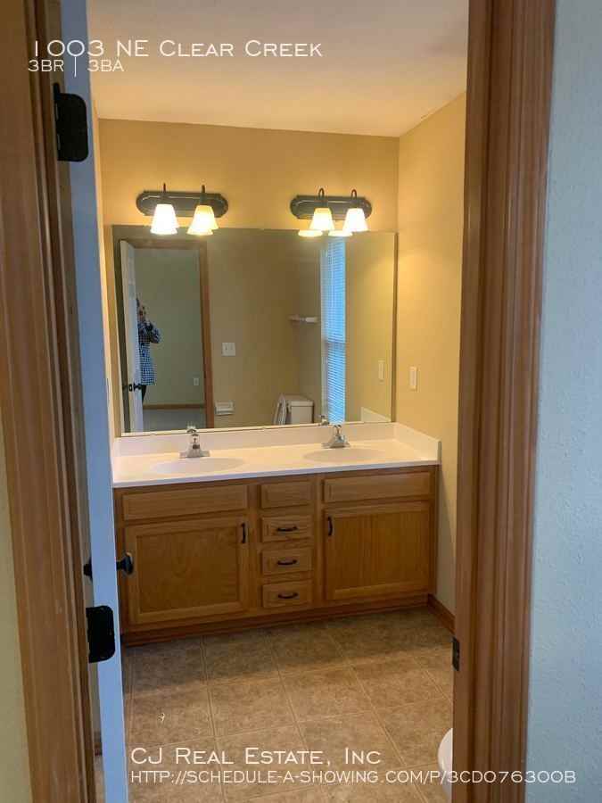 1003 Ne Clear Creek Dr - Photo 6 of 8