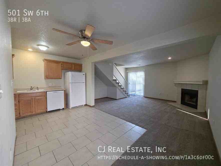 501 Sw 6th St - Photo 2 of 11