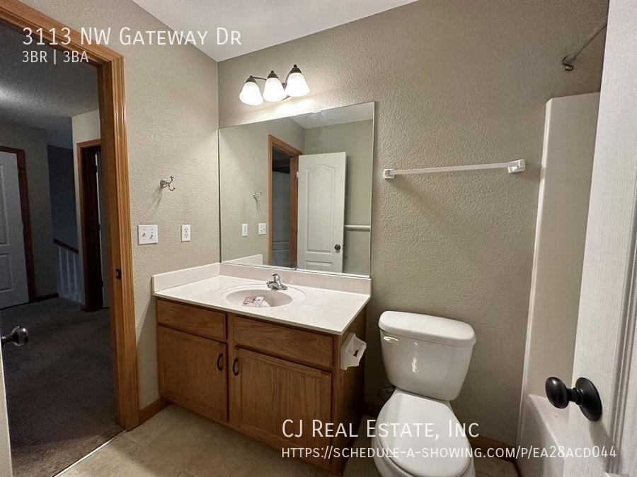 3113 Nw Gateway Dr - Photo 7 of 11