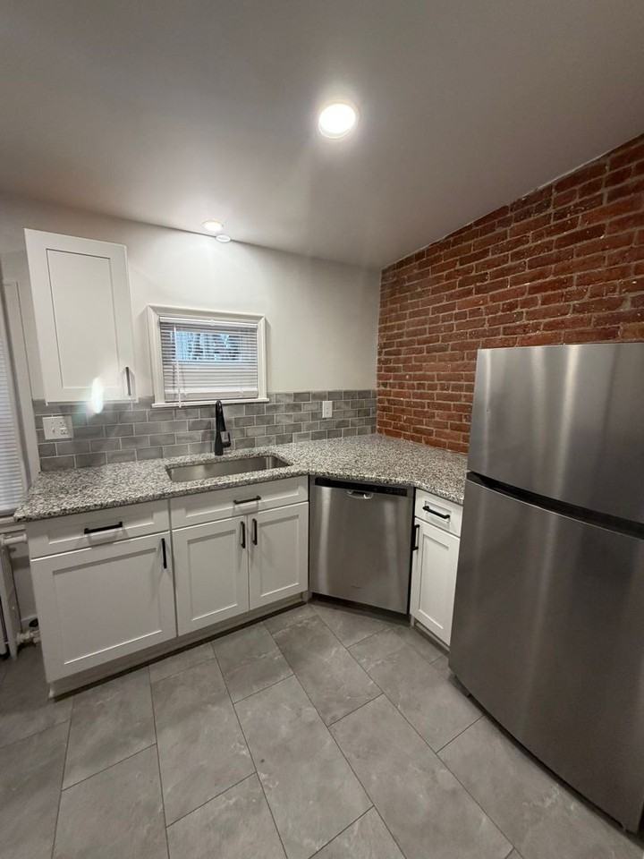 338 Lancaster Ave - Photo 5 of 8