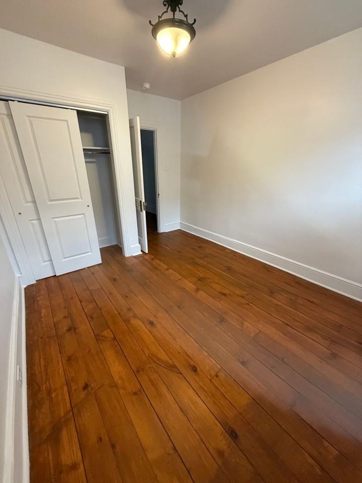 338 Lancaster Ave - Photo 6 of 8