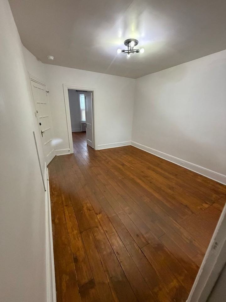 338 Lancaster Ave - Photo 7 of 8