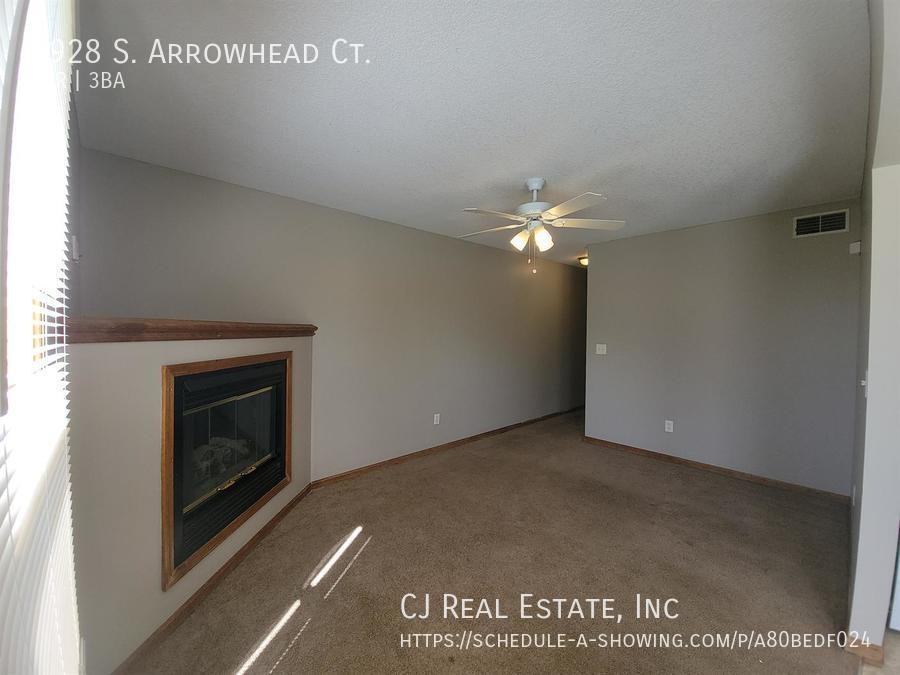1928 S Arrowhead Ct - Photo 2 of 11