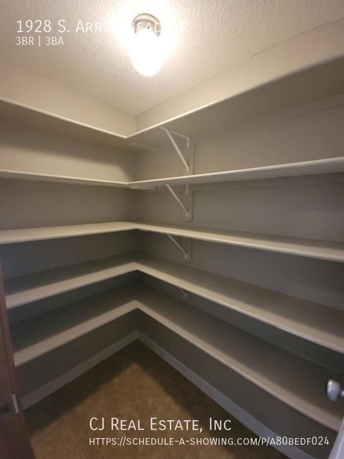 1928 S Arrowhead Ct - Photo 4 of 11