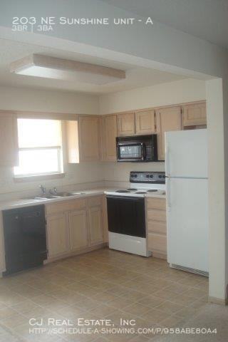 203 203 NE Sunshine unit #A - Photo 2 of 8