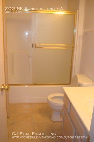 203 203 NE Sunshine unit #A - Photo 3 of 8