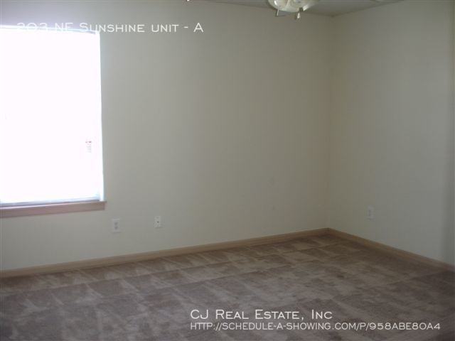 203 203 NE Sunshine unit #A - Photo 6 of 8