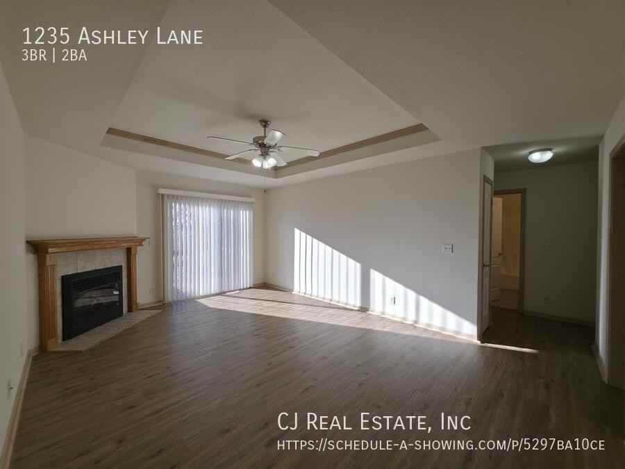 1235 Nw Ashley Ln - Photo 2 of 11