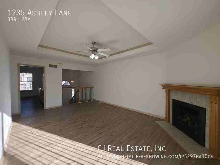 1235 Nw Ashley Ln - Photo 3 of 11