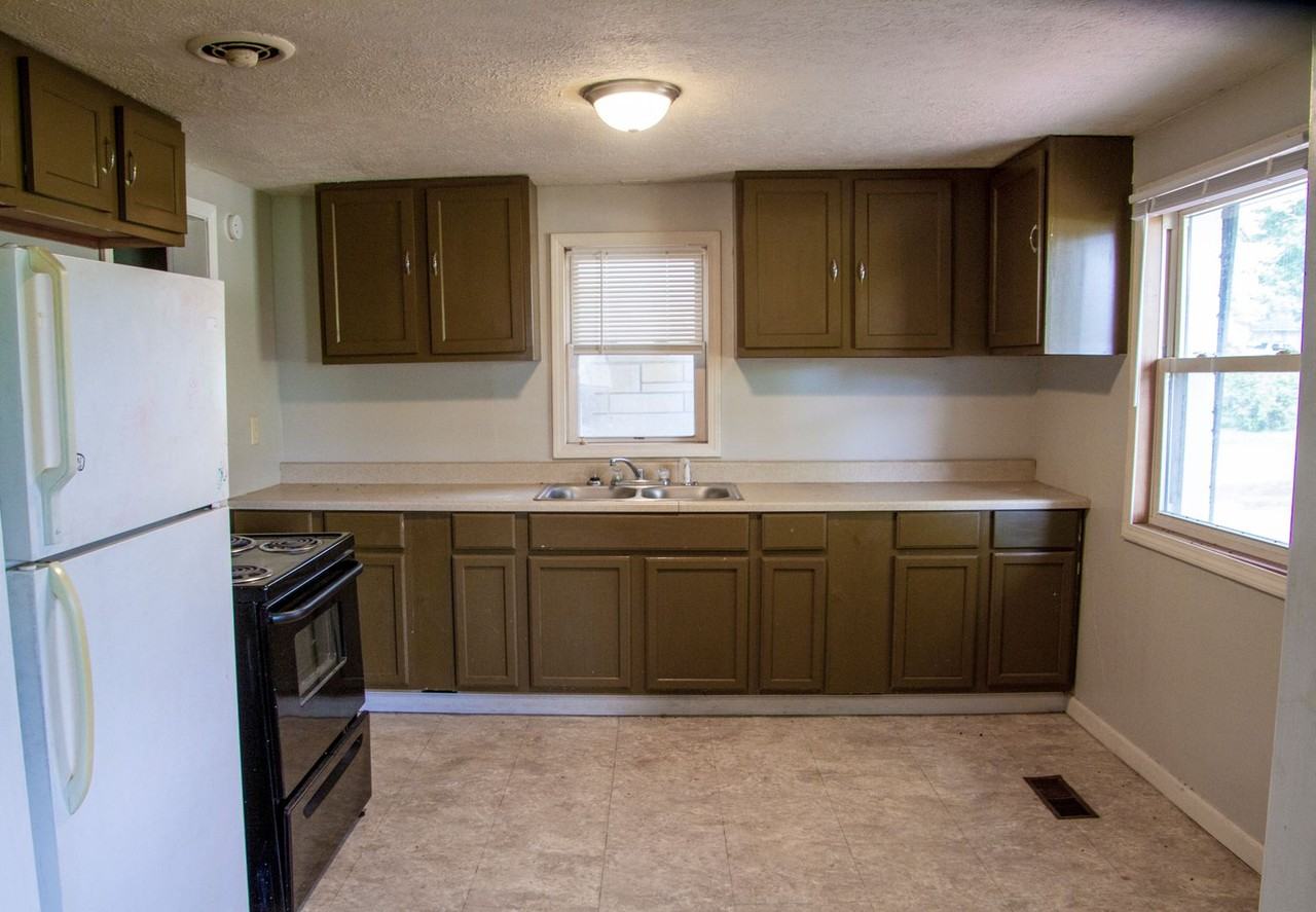 219 N Claypool Rd - Photo 2 of 12