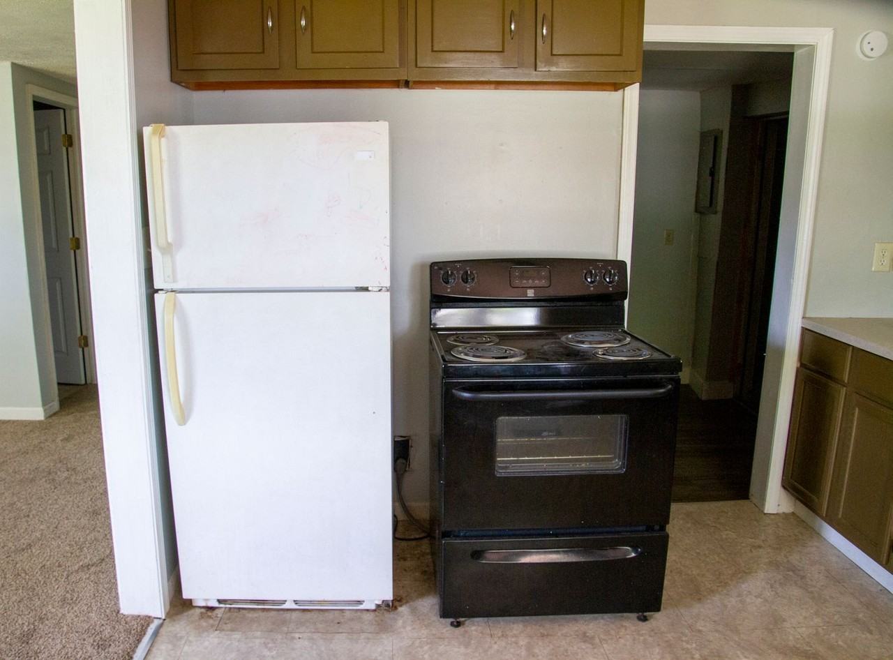 219 N Claypool Rd - Photo 3 of 12