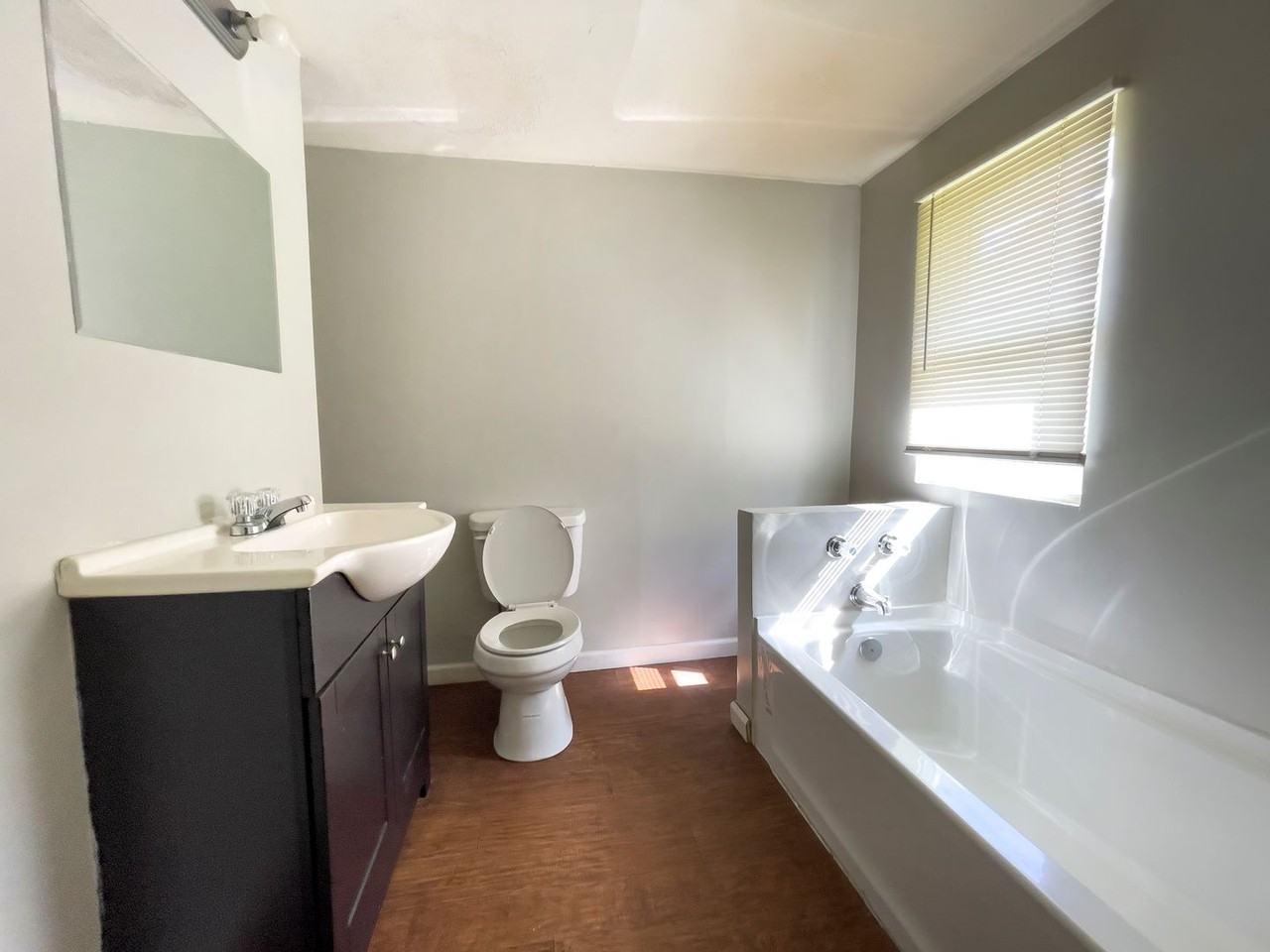 219 N Claypool Rd - Photo 7 of 12