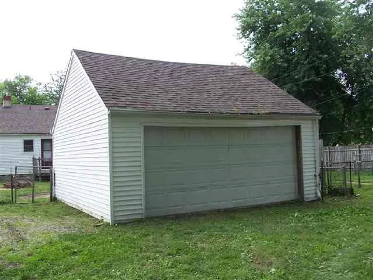 2004 S Rosemont Ave - Photo 7 of 7