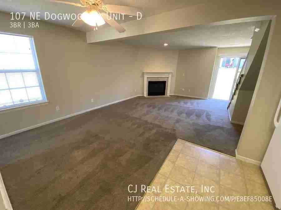 107 Ne Dogwood St #D - Photo 2 of 11