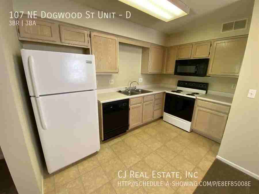 107 Ne Dogwood St #D - Photo 3 of 11