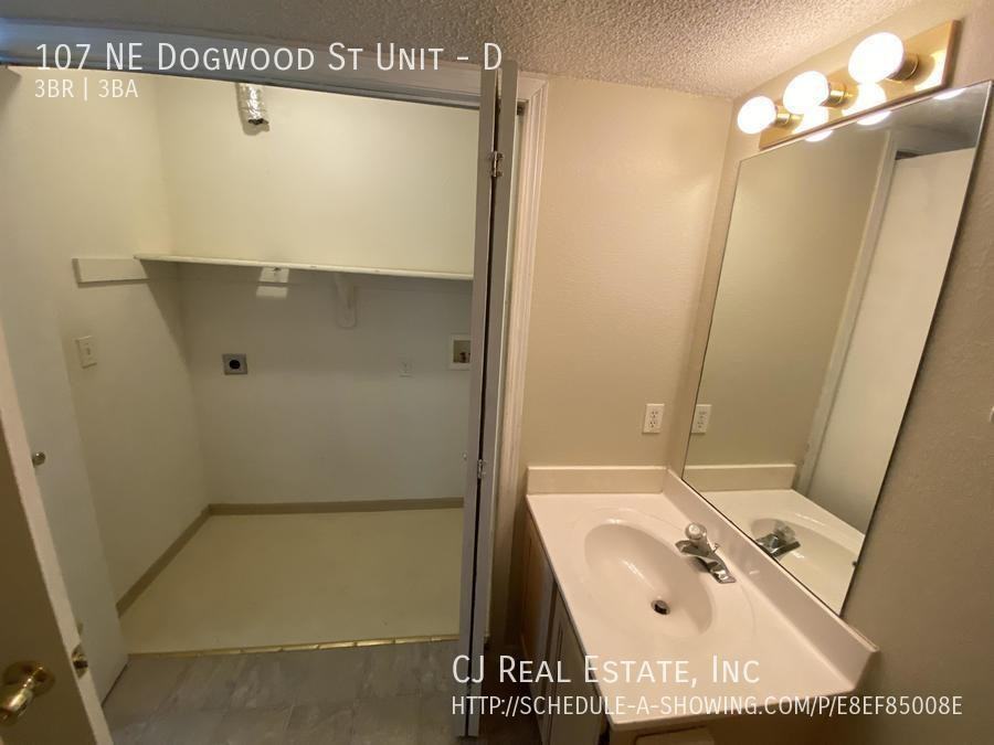 107 Ne Dogwood St #D - Photo 4 of 11