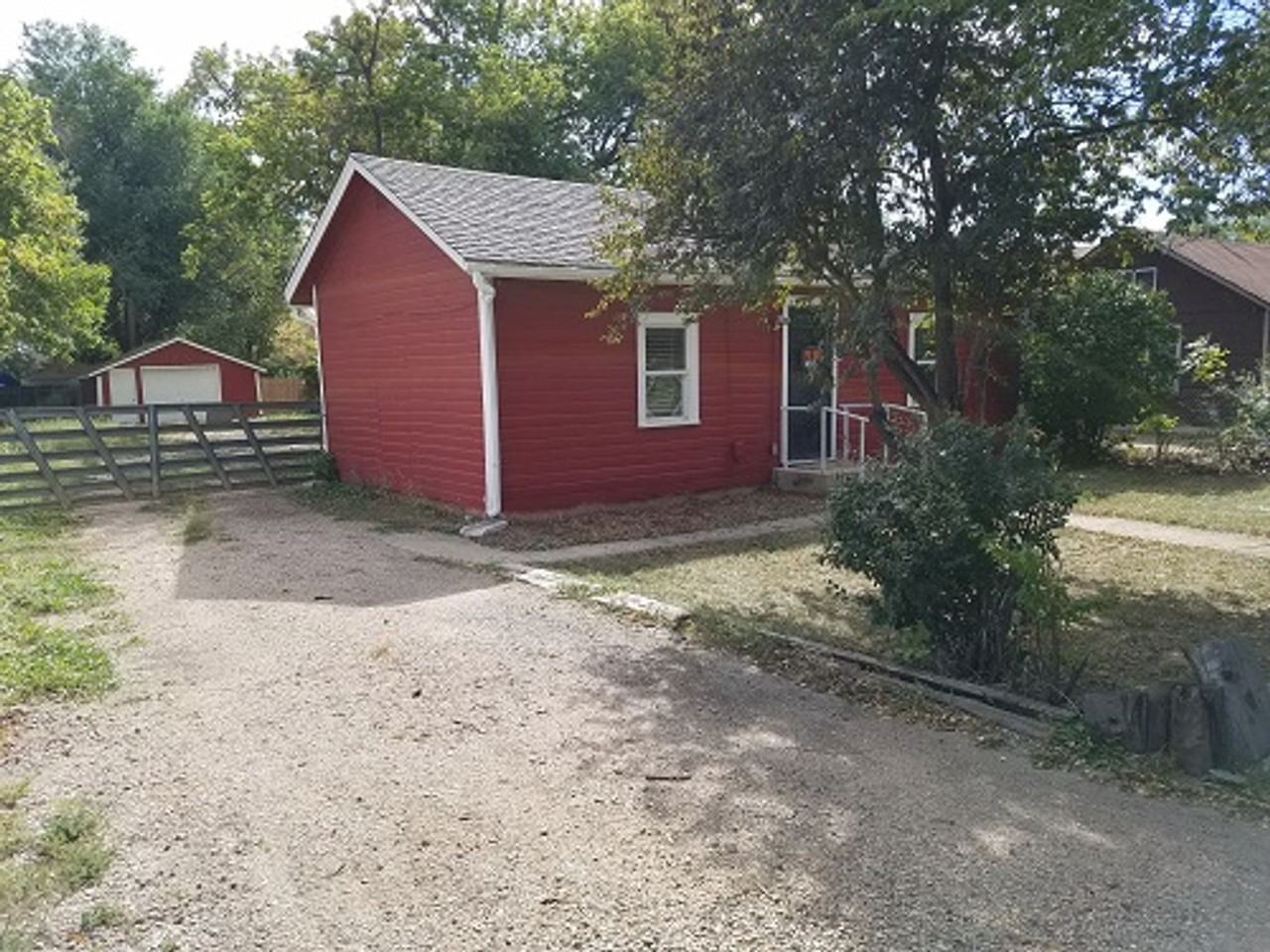 612 9th St - Photo 2 of 10