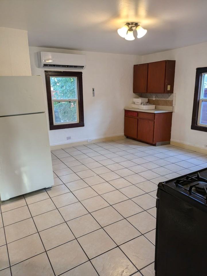 612 9th St - Photo 5 of 10