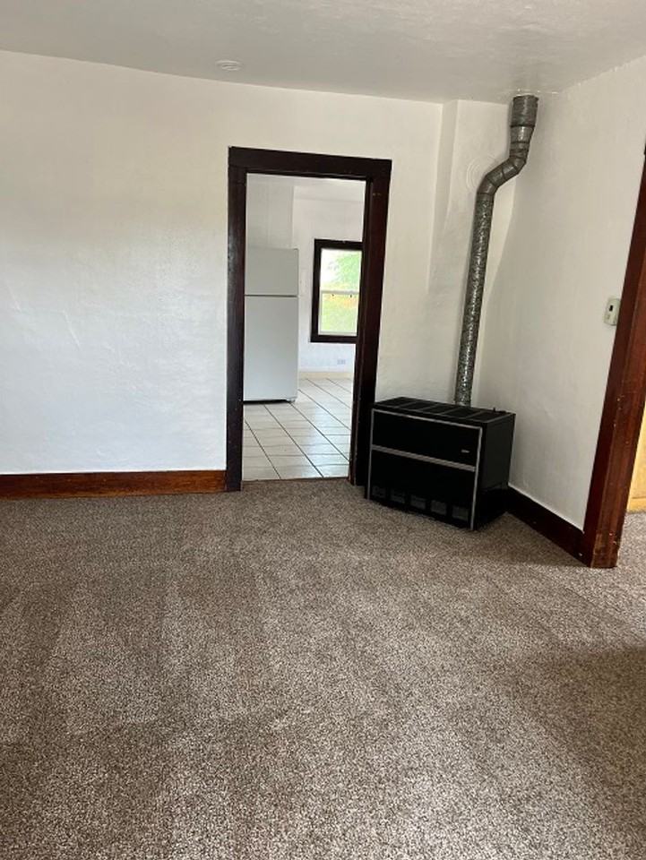 612 9th St - Photo 6 of 10