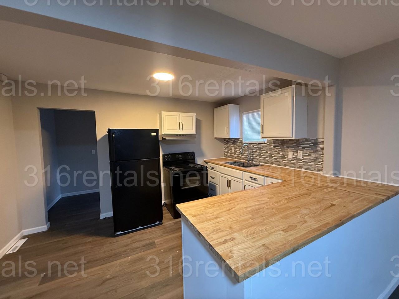 2302 S Washington Ave - Photo 2 of 11