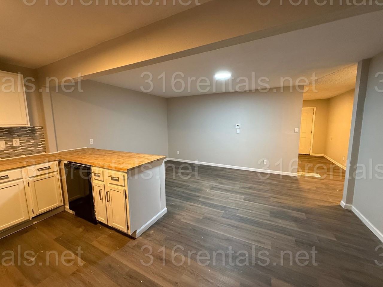 2302 S Washington Ave - Photo 3 of 11