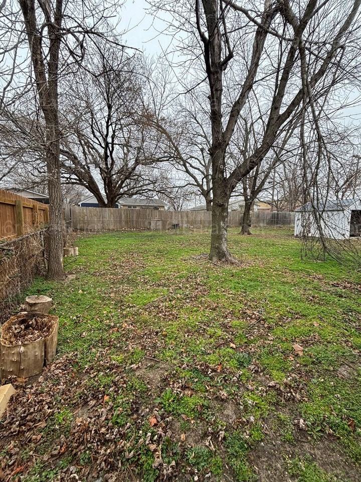 1608 Edgemoor St - Photo 2 of 22