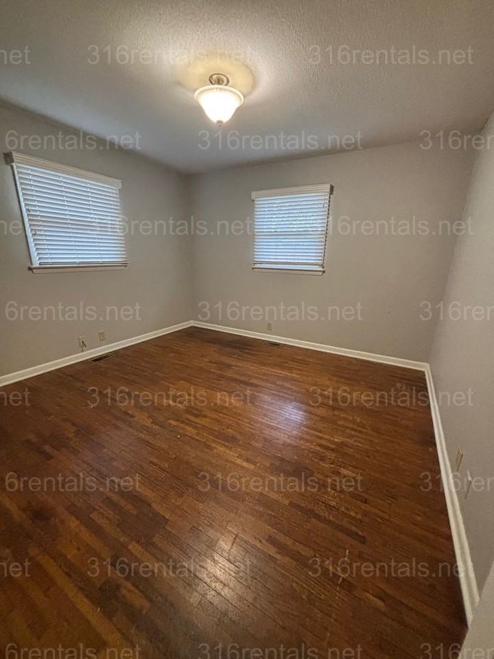 1608 Edgemoor St - Photo 7 of 22