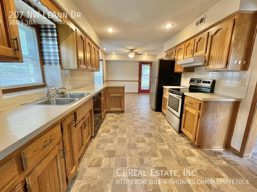 207 Nw Leann Dr - Photo 4 of 11