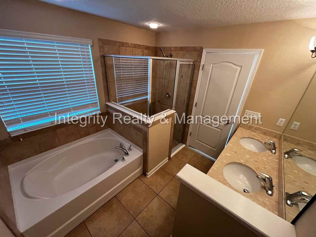 858 Glendale Ln - Photo 5 of 18