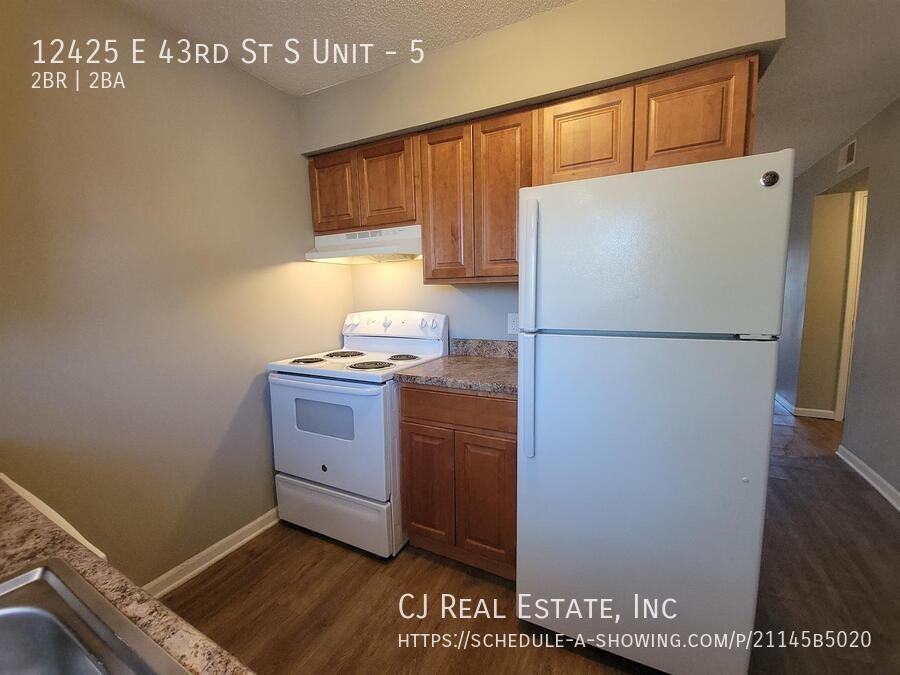 12425 E 43rd St S #5 - Photo 4 of 11