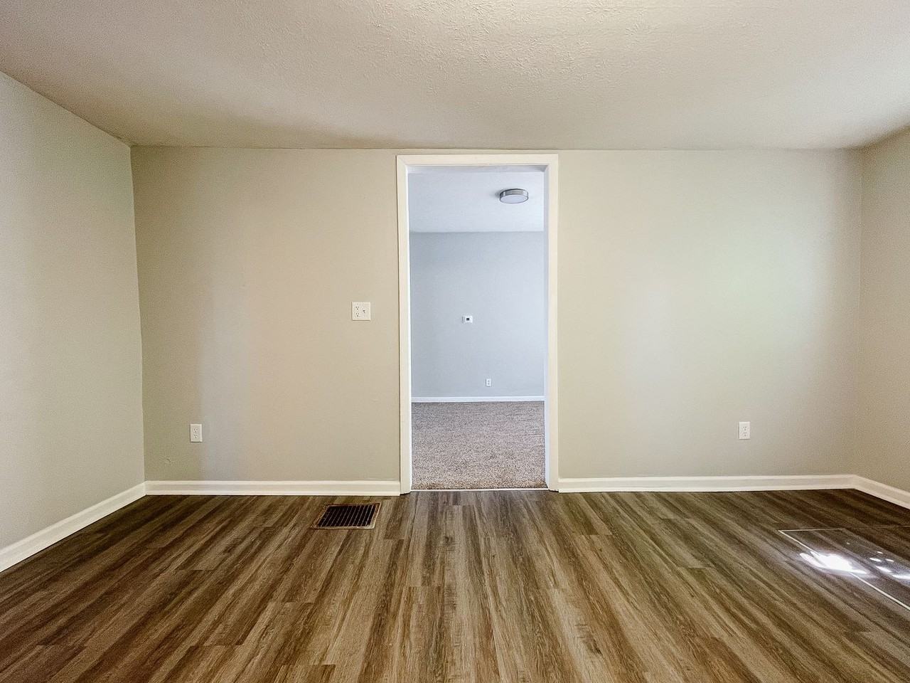 2813 S Jefferson St - Photo 6 of 21