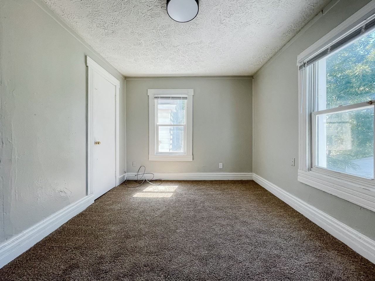 2813 S Jefferson St - Photo 7 of 21