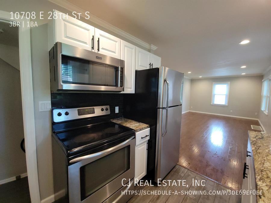 10708 E 28th St S - Photo 4 of 10