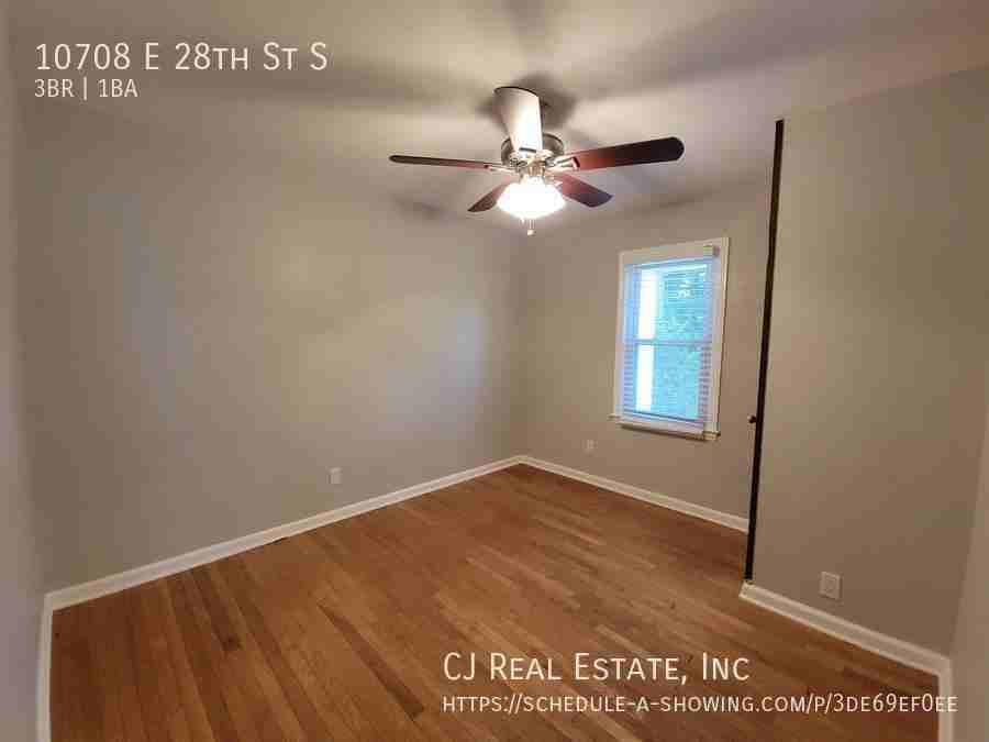 10708 E 28th St S - Photo 5 of 10