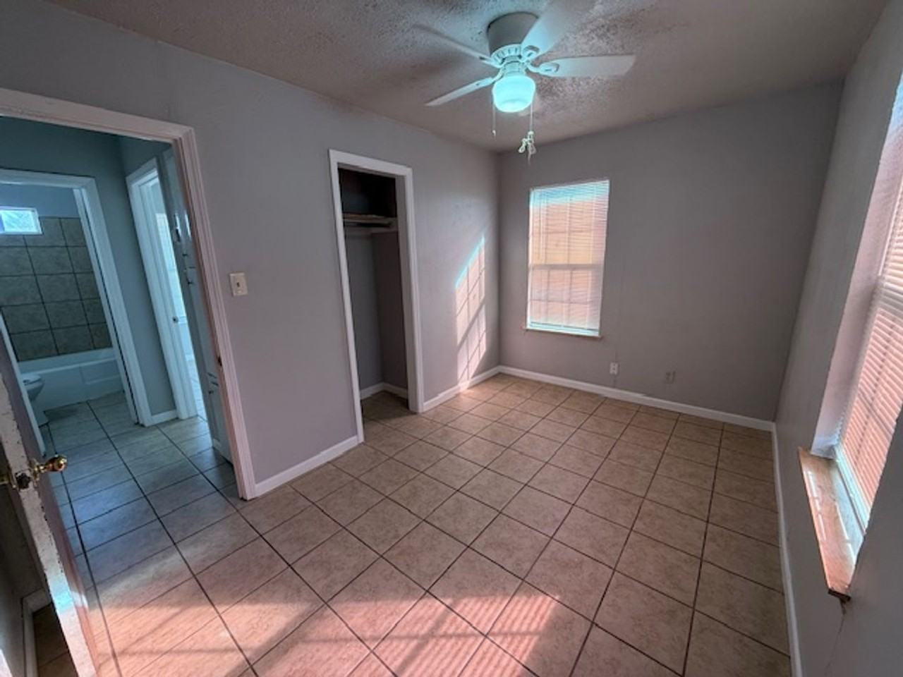 1412 N Nelson St - Photo 2 of 9