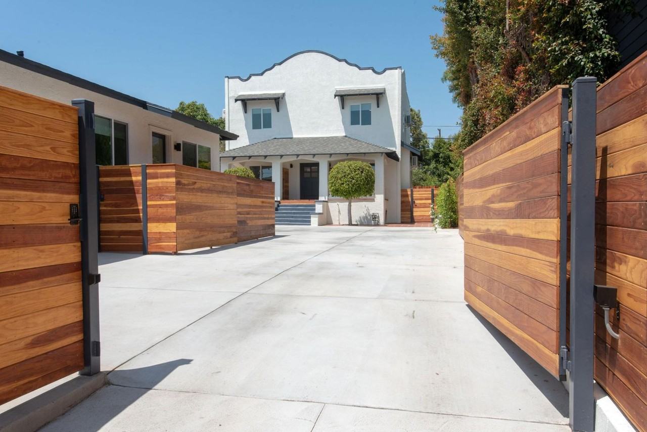 2215 Elsinore St - Photo 3 of 12