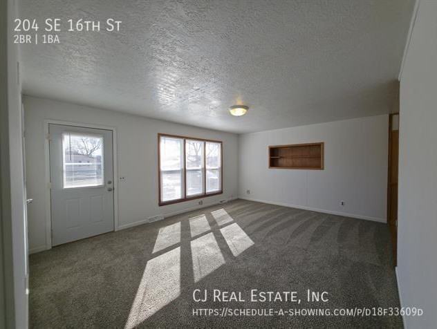 204 Se 16th St - Photo 2 of 11