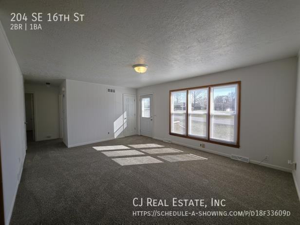 204 Se 16th St - Photo 3 of 11