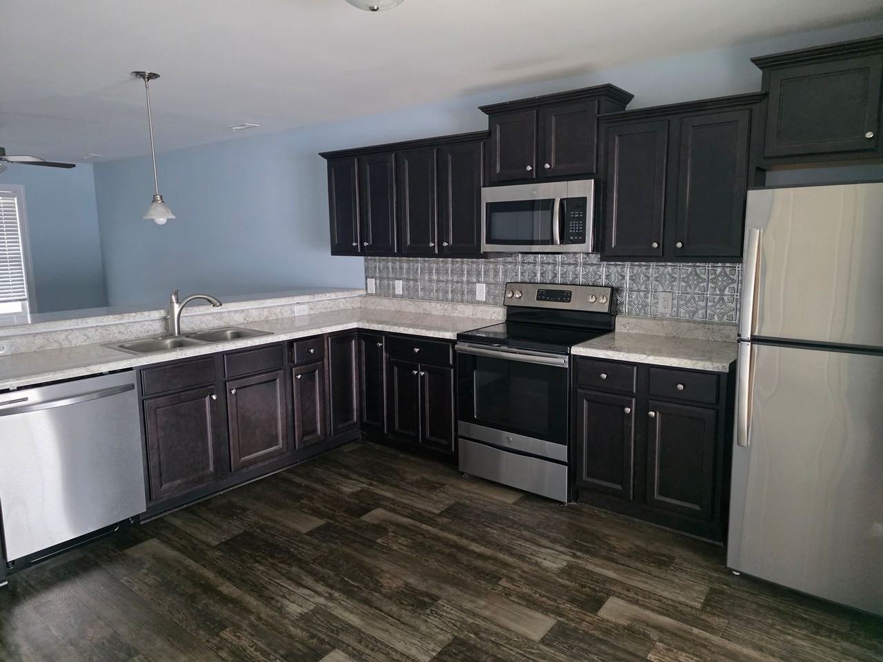 217 Grove Ln - Photo 3 of 12