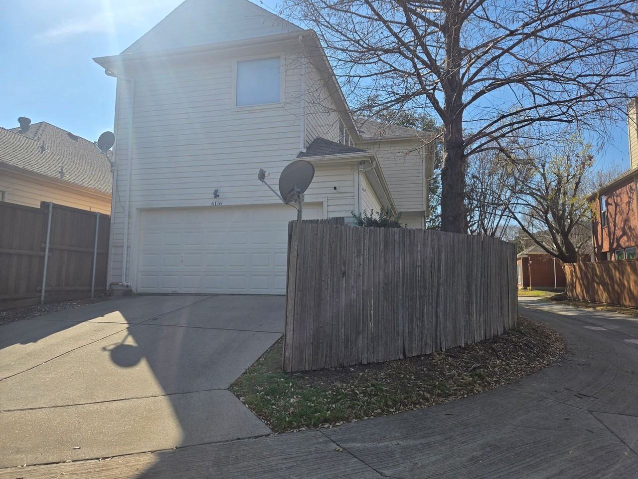 6116 Thursby Ave - Photo 4 of 39