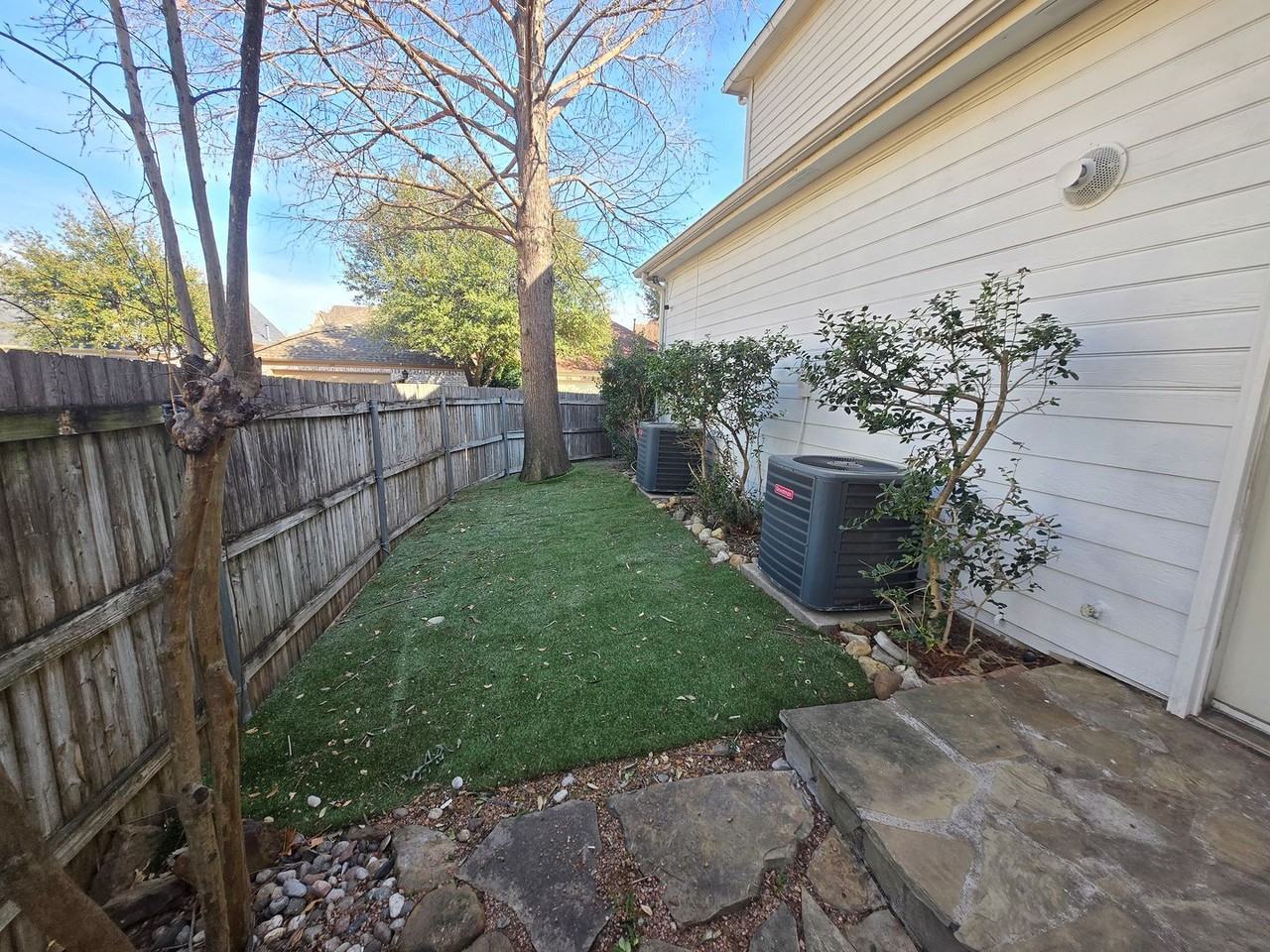 6116 Thursby Ave - Photo 5 of 39