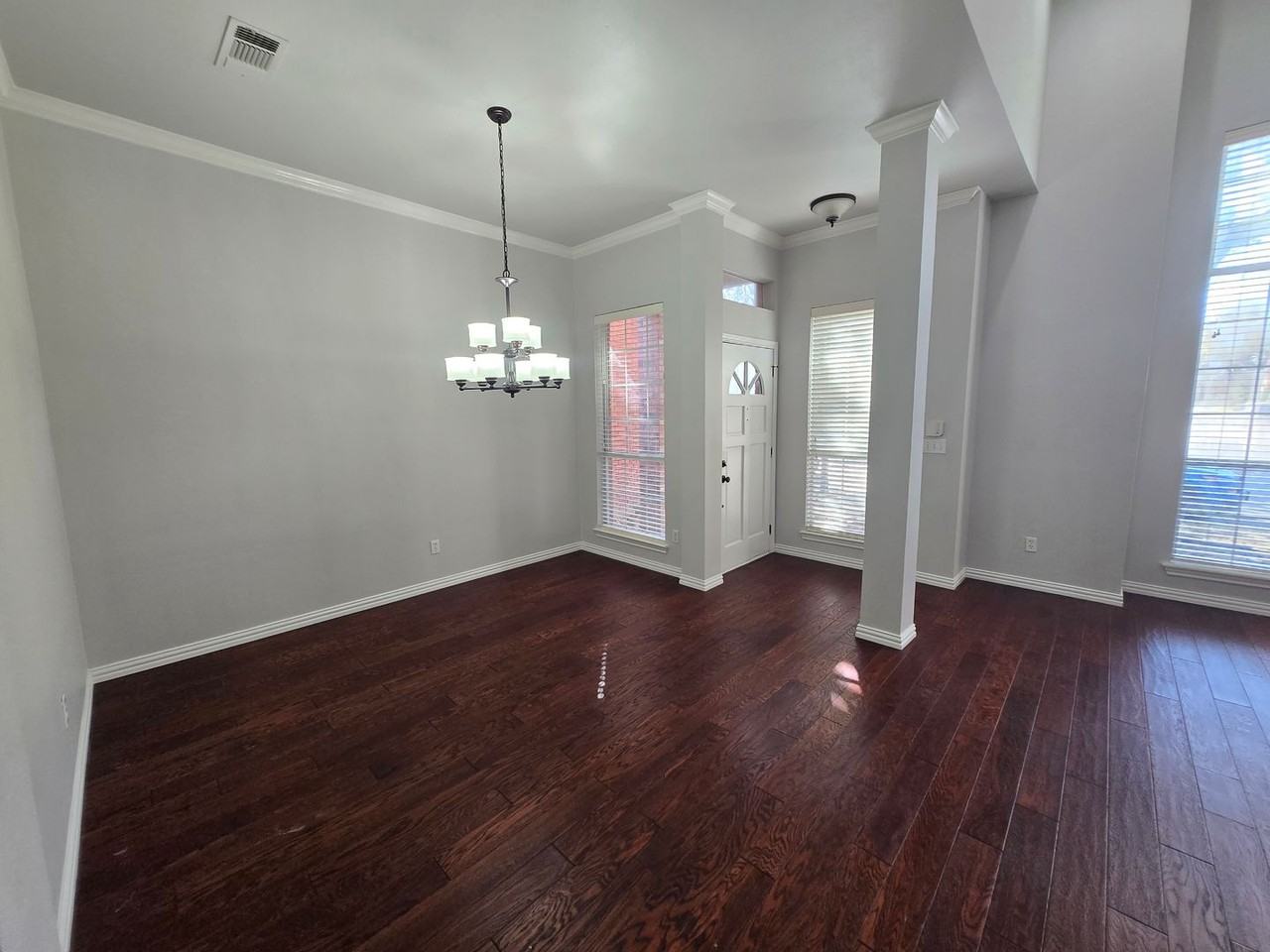 6116 Thursby Ave - Photo 7 of 39