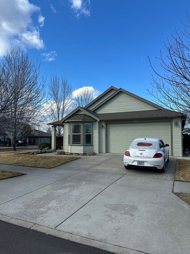 2926 Ne Dogwood Dr - Photo 2 of 33