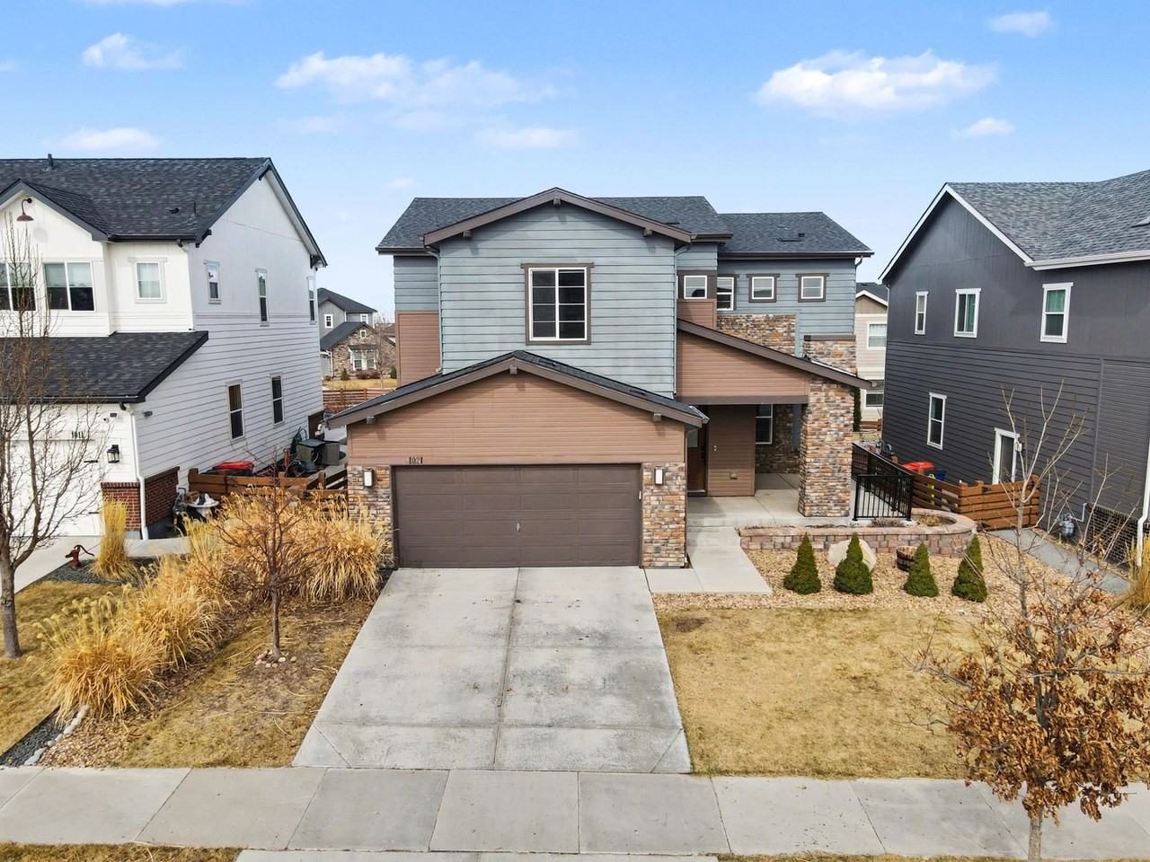 1021 Equinox Ln - Photo 2 of 39