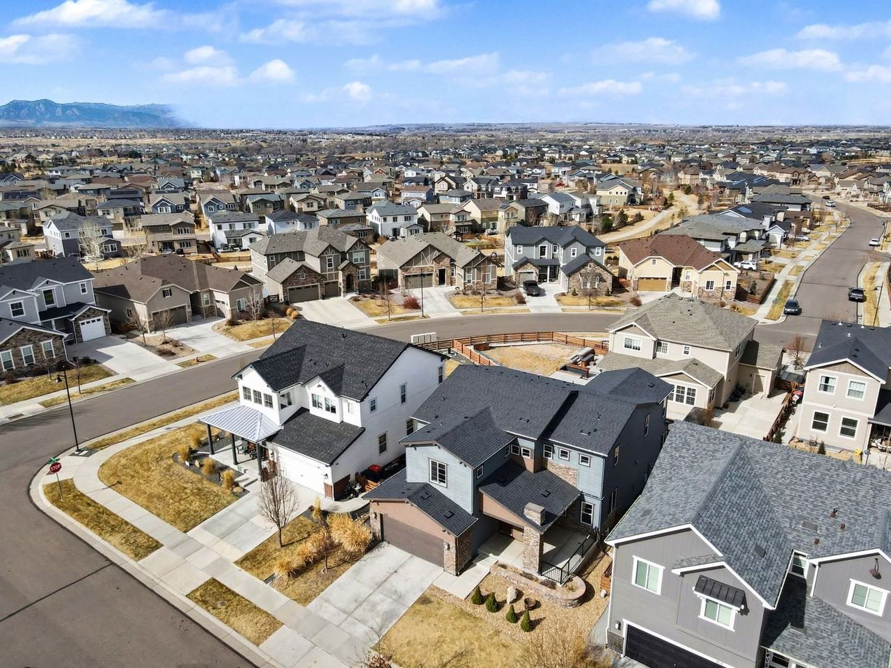 1021 Equinox Ln - Photo 3 of 39