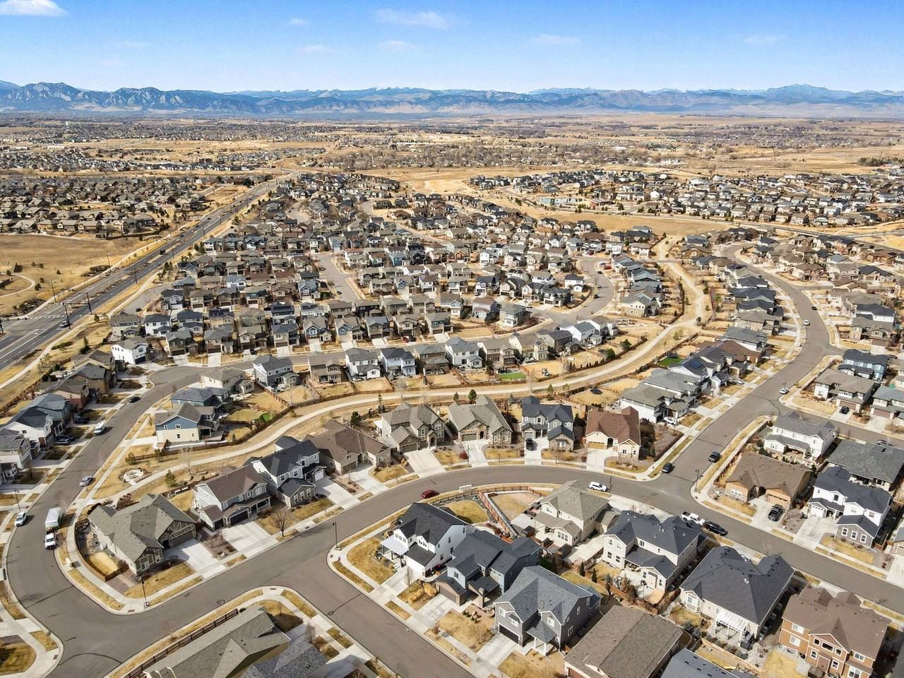 1021 Equinox Ln - Photo 4 of 39