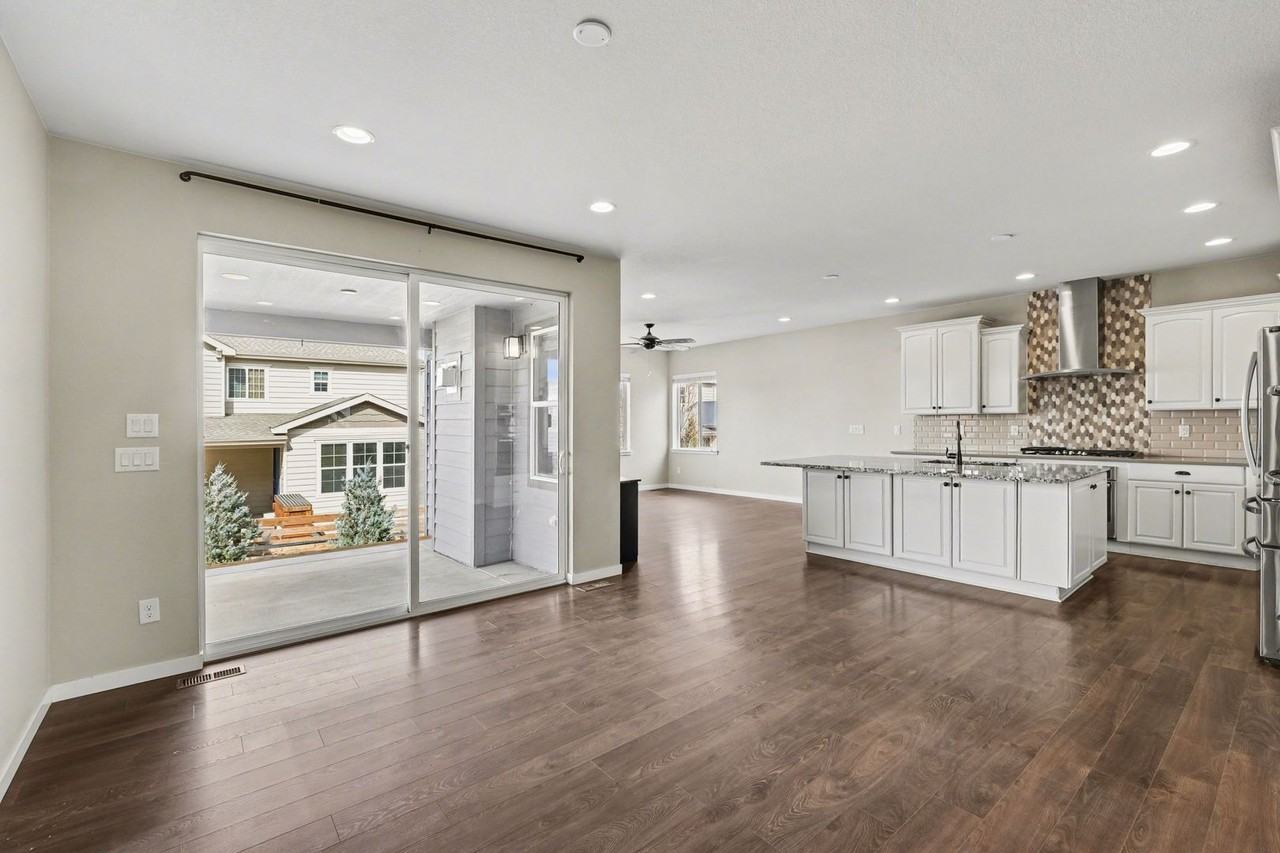 1021 Equinox Ln - Photo 5 of 39