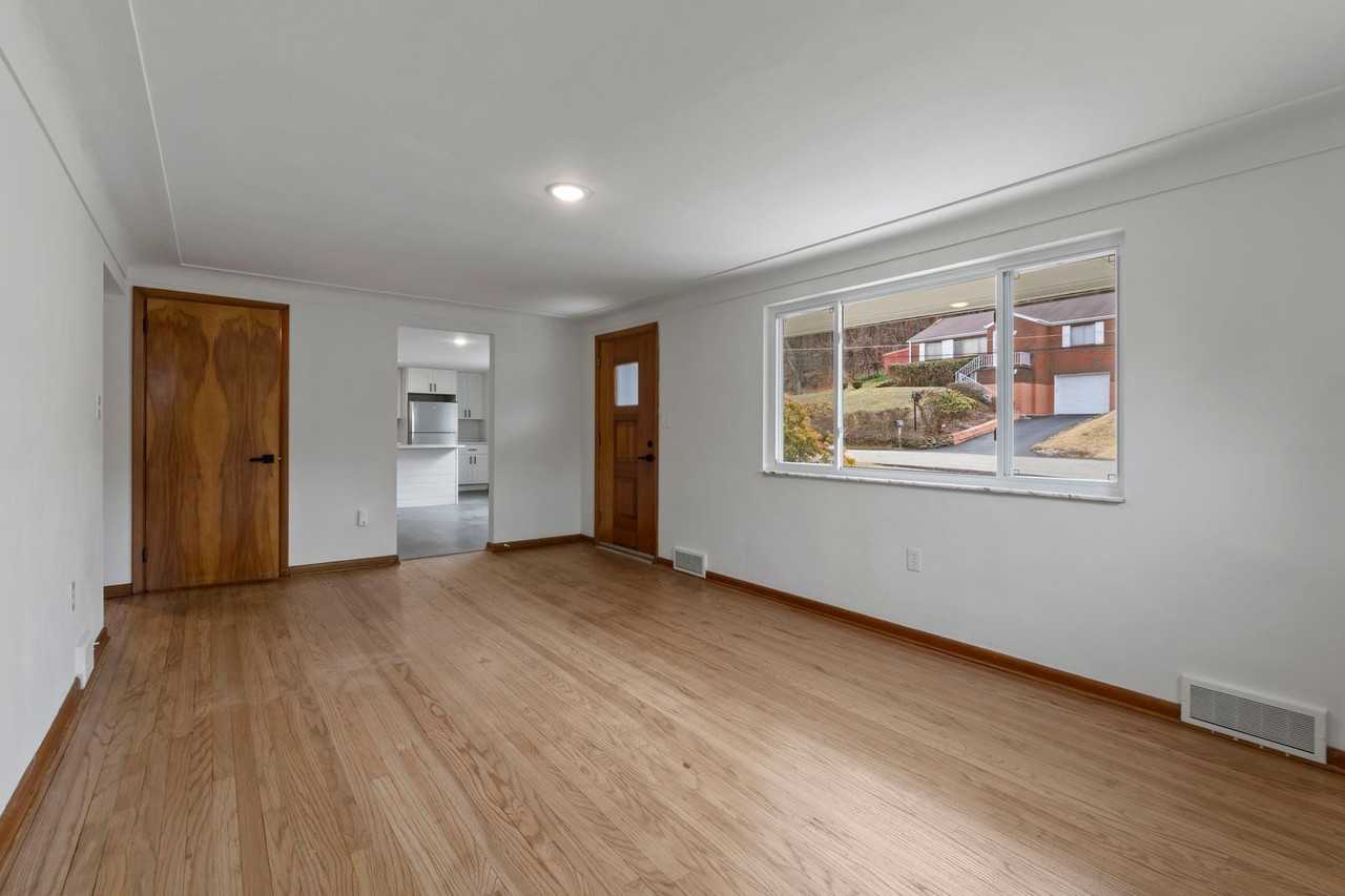 6031 Bolte Dr - Photo 6 of 37