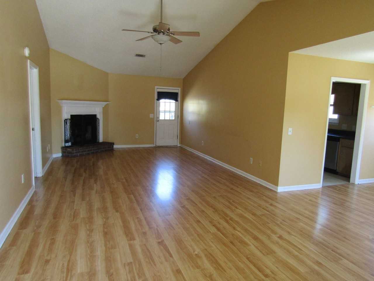 1201 Desert Storm Dr - Photo 3 of 20