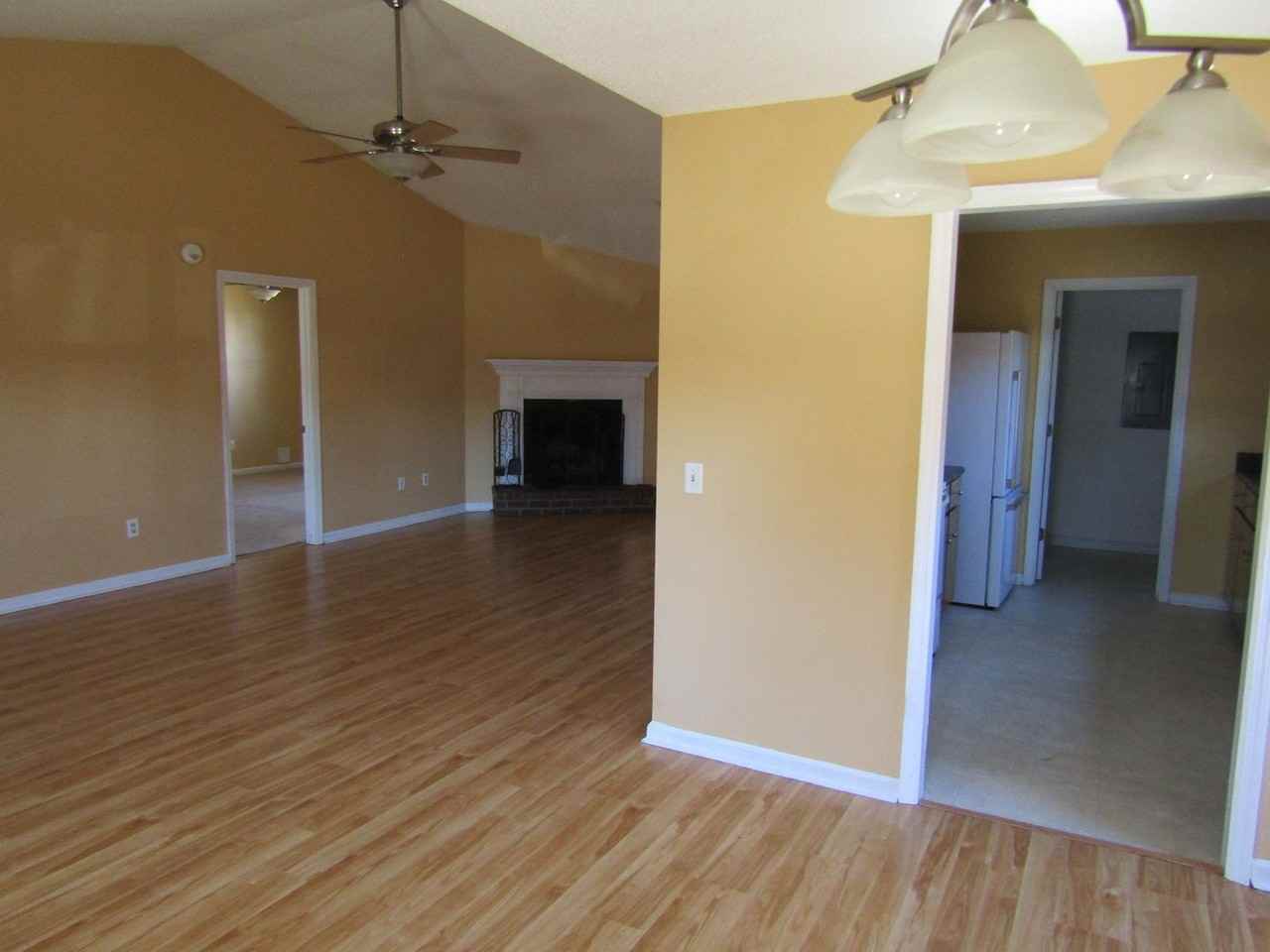 1201 Desert Storm Dr - Photo 7 of 20